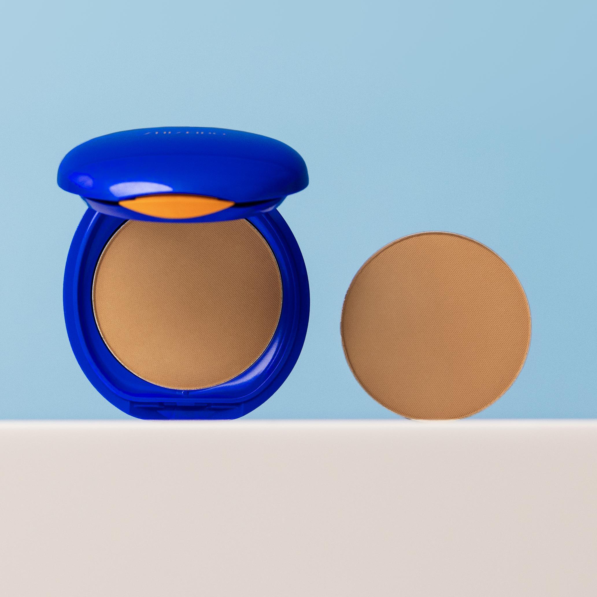shiseido shiseido sun f.t.comp.60 medium b.refill - foto 1 Fondotinta compatto Shiseido SPF60 con confezione blu e refill in polvere beige