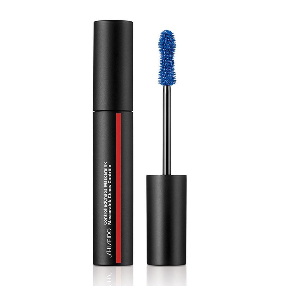 Mascara Shiseido Mascaraink C.Chaos 02 con flacone aperto e spazzola con setole blu